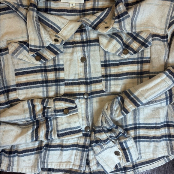 Plaid Button-Up Women's Top - Picture 4 of 5